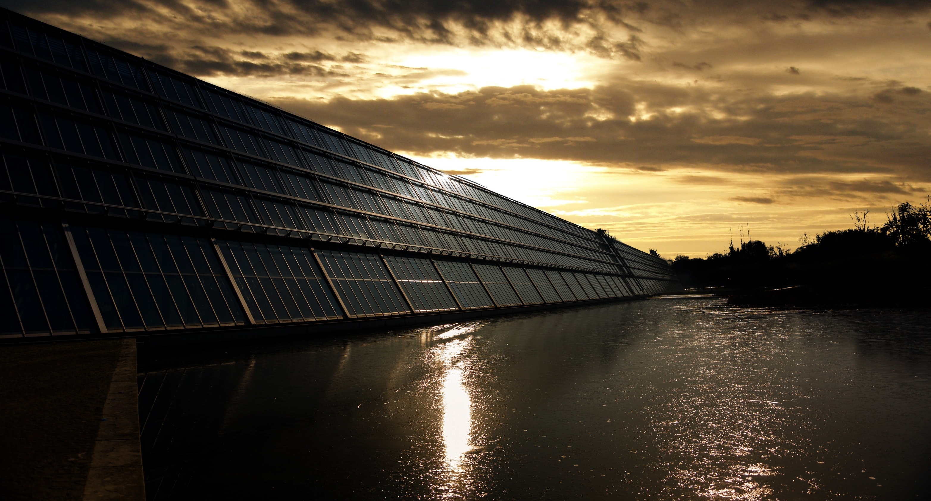Sunny Side: Floating and Canal-top Photovoltaic Technologies Key To Achieve Solar Target
